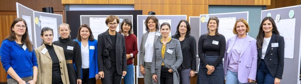 Gruppenbild von Martina Manich und weiteren Teilnehmerinnen des BMBF-Workshops ‚Female Future‘ am 9. Januar 2024 in Berlin.